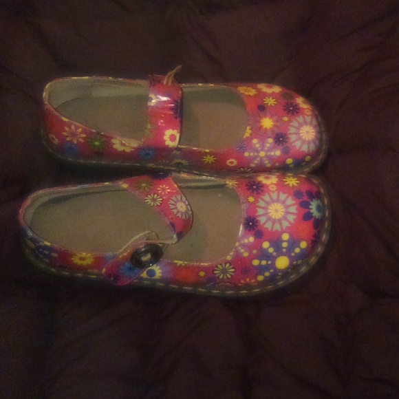 Scrub cloggs - Picture 1 of 1